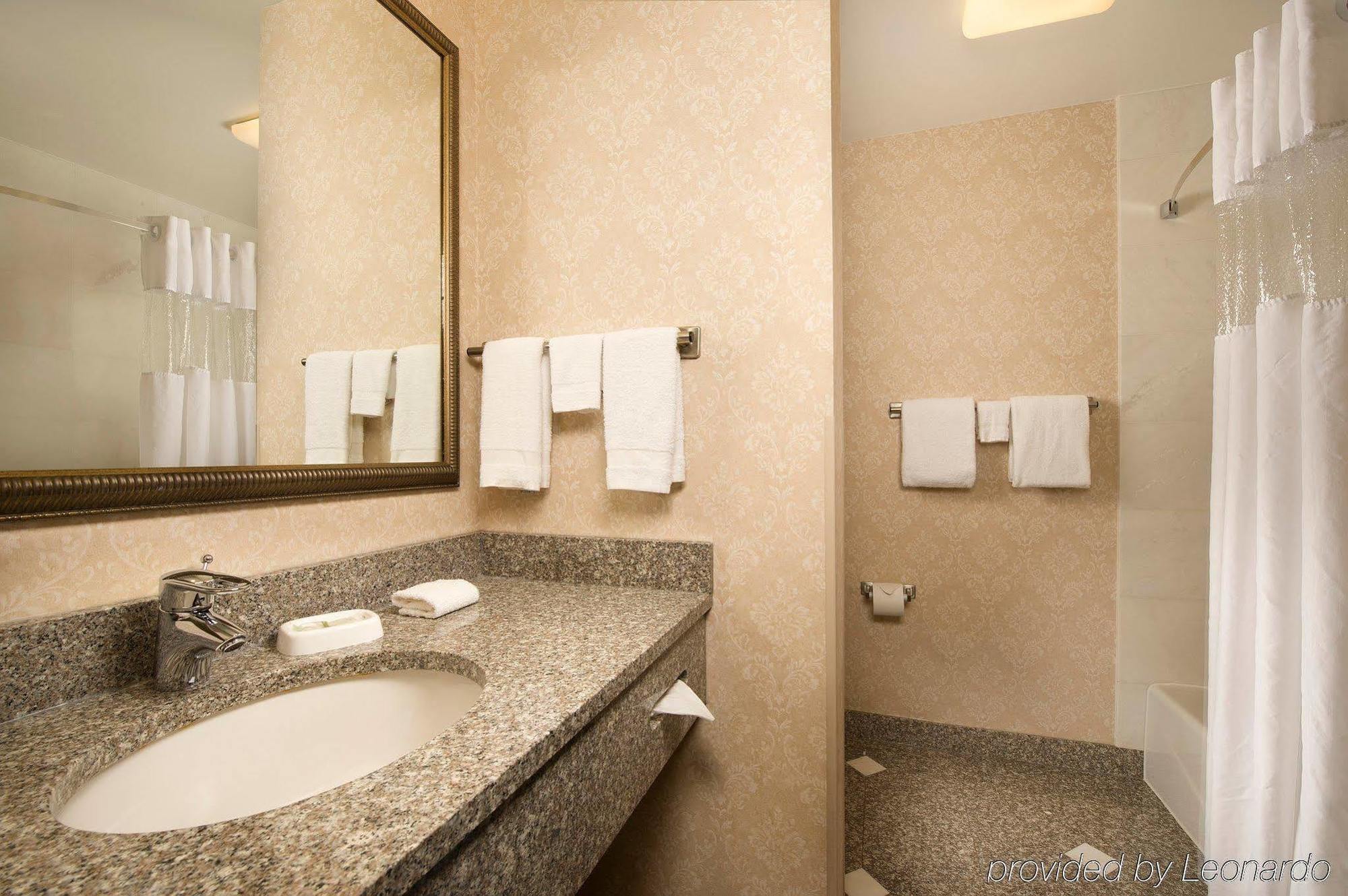 Drury Inn & Suites Гринвилл Экстерьер фото